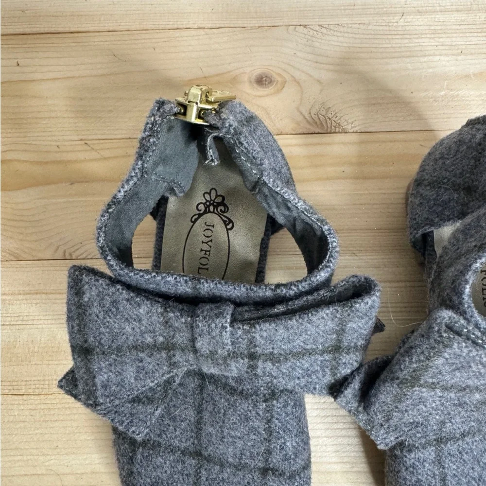 Joyfloie Sophie Gray Plaid Sophie Shoes. Great Condition. Size 10. HTF. Bow